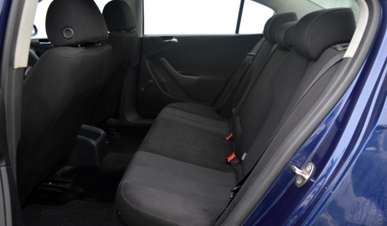 VW Passat 2,0 FSi Comfortline 4d full