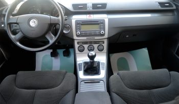 VW Passat 1,6 FSi Comfortline 4d full